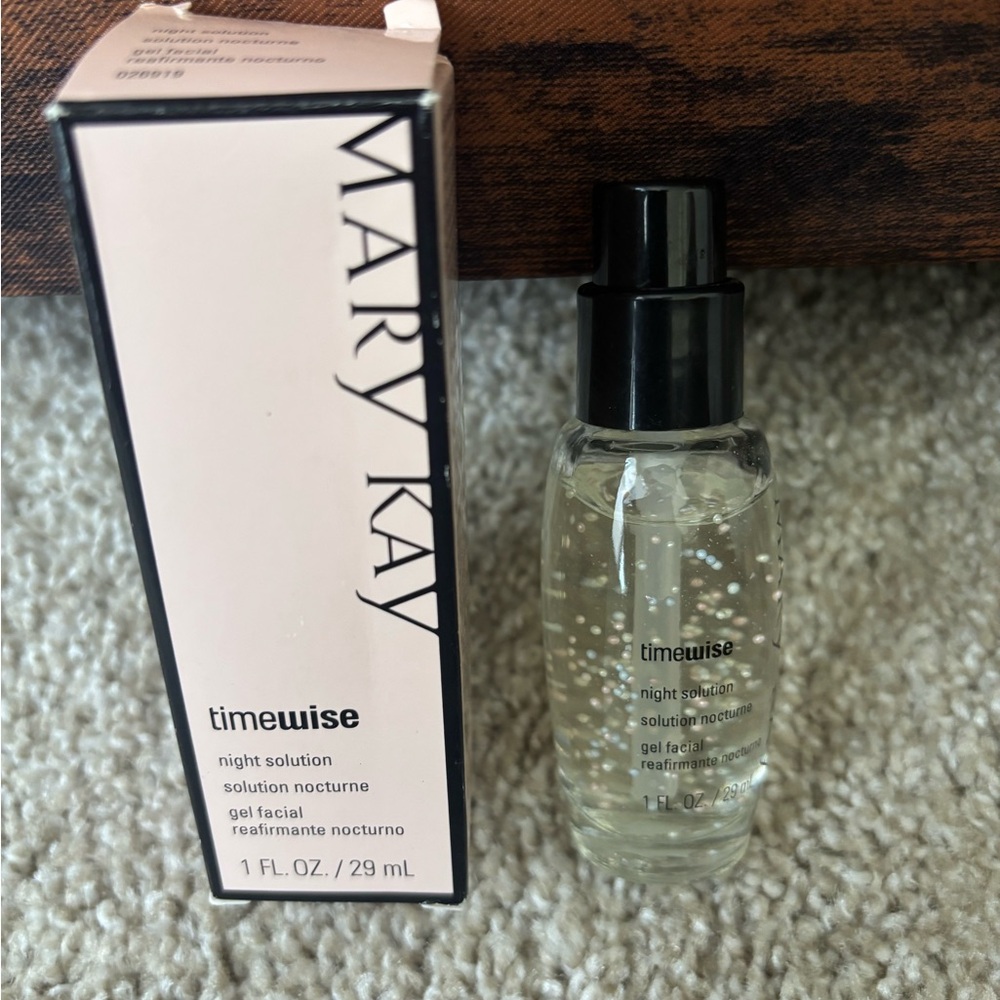Mary Kay TimeWise Night Solution Gel Facial - Clear with Black Pump